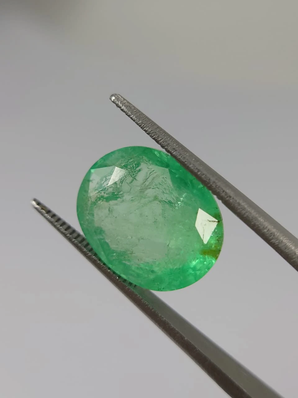 7.7ct Oval Faceted Minor Oiled Panjshir Emerald from Afghanistan — view 1